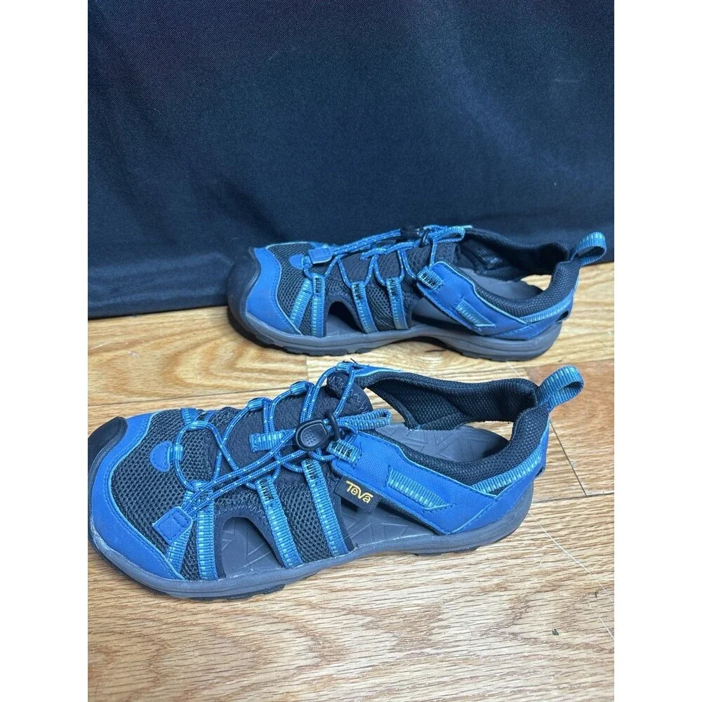 Teva Youth Water Sandals Blue Size 4 Bungee Cord Lace System Closed Toe Outdoors